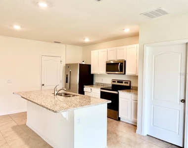 5216 Greenheart Avenue - Photo Thumbnail 5