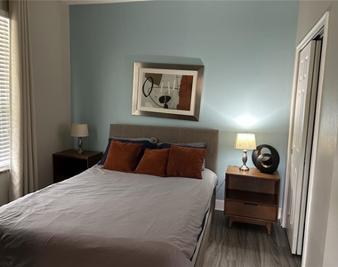 1421 Retreat Circle - Photo Thumbnail 8