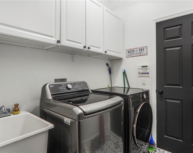 2884 Majestic Isle Drive - Photo Thumbnail 32