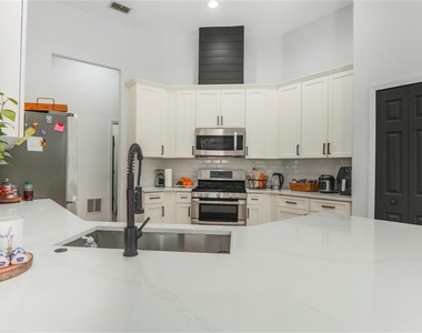 2884 Majestic Isle Drive - Photo Thumbnail 16