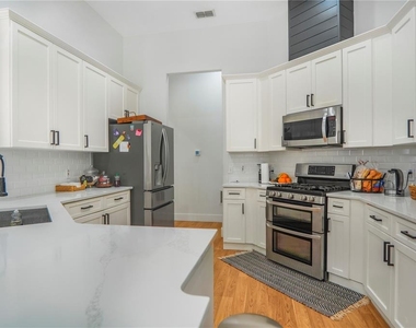 2884 Majestic Isle Drive - Photo Thumbnail 12