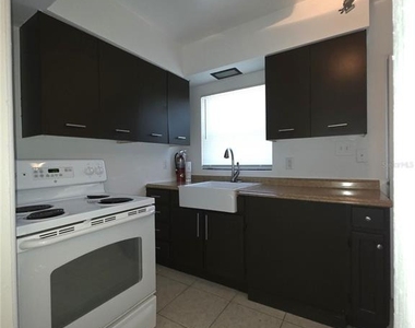 1010 E Central Boulevard - Photo Thumbnail 7