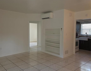 1010 E Central Boulevard - Photo Thumbnail 6