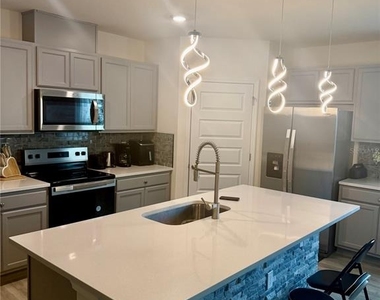 2986 Salisbury Avenue - Photo Thumbnail 2