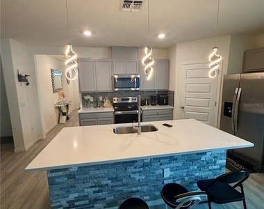 2986 Salisbury Avenue - Photo Thumbnail 4