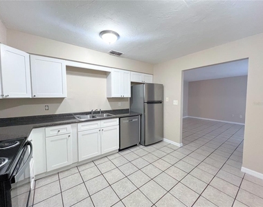 703 Sw 69th Terrace - Photo Thumbnail 2