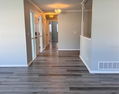 16 Courtney Place - Photo Thumbnail 11