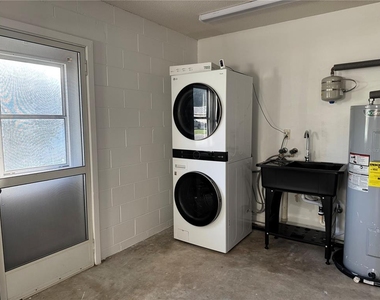 16 Courtney Place - Photo Thumbnail 60