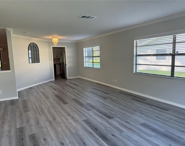 16 Courtney Place - Photo Thumbnail 8