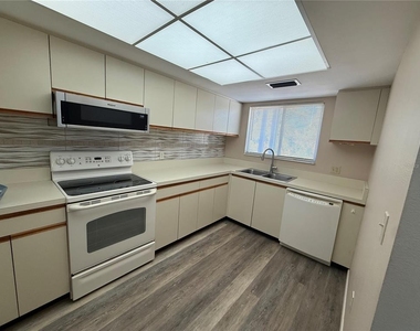 255 Fenwick Drive - Photo Thumbnail 6
