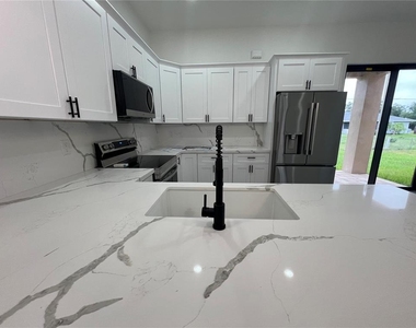 21492 Dollard Avenue - Photo Thumbnail 5