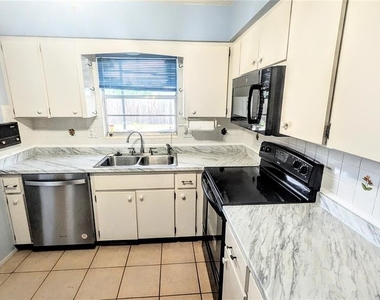 5417 Duncanwood Drive - Photo Thumbnail 3