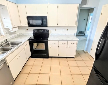5417 Duncanwood Drive - Photo Thumbnail 2