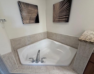 7710 Lake Vista Court - Photo Thumbnail 13
