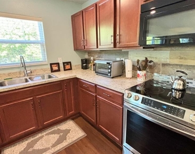 11521 Southern Creek Drive - Photo Thumbnail 13