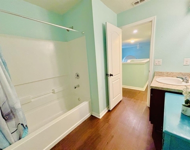 11521 Southern Creek Drive - Photo Thumbnail 21