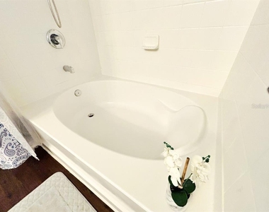 11521 Southern Creek Drive - Photo Thumbnail 18