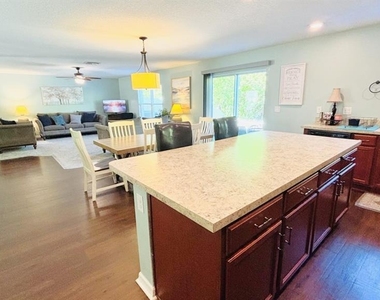 11521 Southern Creek Drive - Photo Thumbnail 12