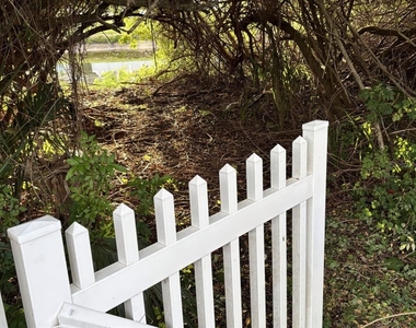 11521 Southern Creek Drive - Photo Thumbnail 22
