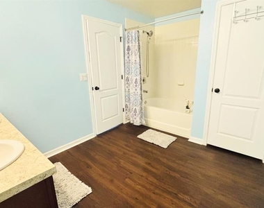 11521 Southern Creek Drive - Photo Thumbnail 15