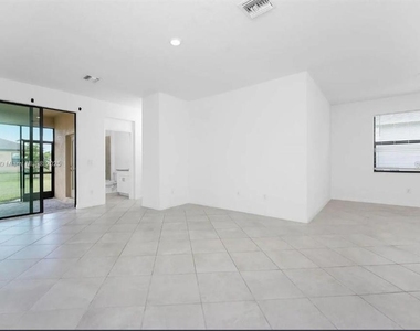 16851 Cayo Key Drive - Photo Thumbnail 4