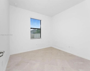 16851 Cayo Key Drive - Photo Thumbnail 11