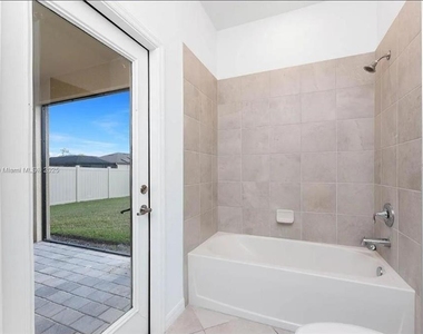 16851 Cayo Key Drive - Photo Thumbnail 14