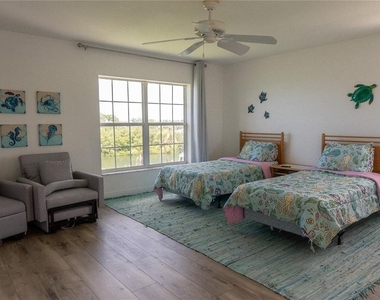 2424 Bay Drive - Photo Thumbnail 14
