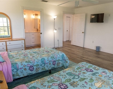 2424 Bay Drive - Photo Thumbnail 13