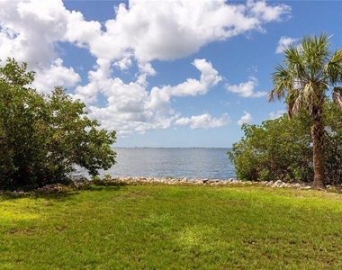 2424 Bay Drive - Photo Thumbnail 2
