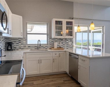 2424 Bay Drive - Photo Thumbnail 7