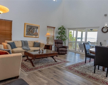 2424 Bay Drive - Photo Thumbnail 16