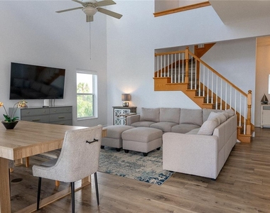 2424 Bay Drive - Photo Thumbnail 10
