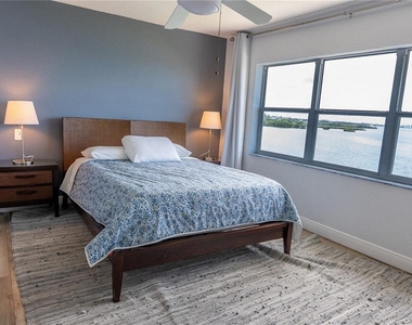 2424 Bay Drive - Photo Thumbnail 15