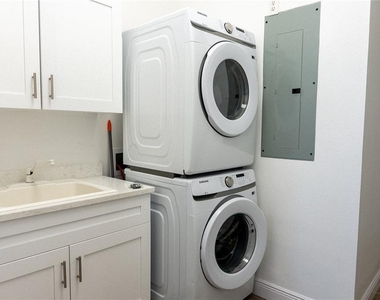 2424 Bay Drive - Photo Thumbnail 8