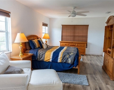2424 Bay Drive - Photo Thumbnail 23