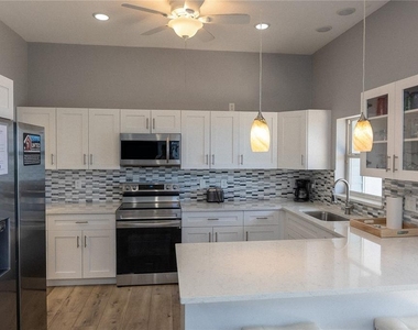 2424 Bay Drive - Photo Thumbnail 5