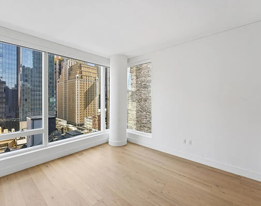 312 West 43rd Street - Photo Thumbnail 2