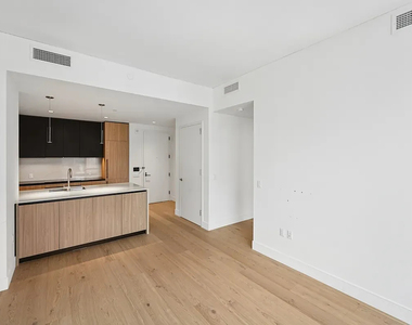 312 West 43rd Street - Photo Thumbnail 6