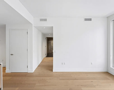 312 West 43rd Street - Photo Thumbnail 5