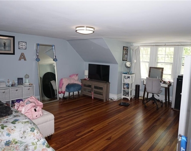 76 W Market Street - Photo Thumbnail 9