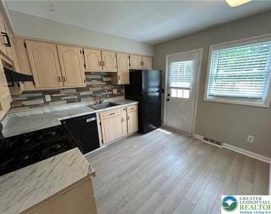 226 Vista Drive - Photo Thumbnail 2