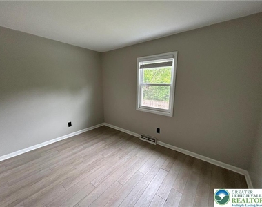 226 Vista Drive - Photo Thumbnail 11