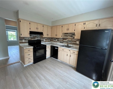 226 Vista Drive - Photo Thumbnail 1