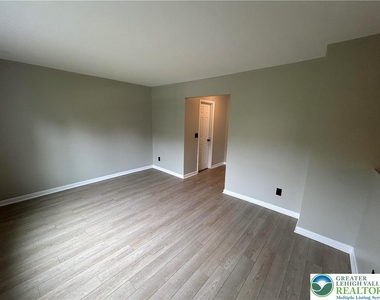 226 Vista Drive - Photo Thumbnail 6