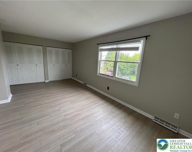226 Vista Drive - Photo Thumbnail 7