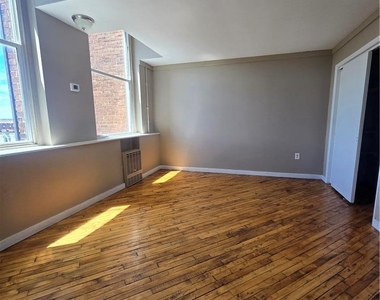 1402 W Liberty Street - Photo Thumbnail 2