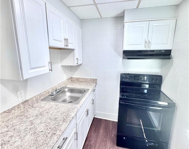 918 W Turner Street - Photo Thumbnail 9