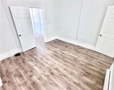 918 W Turner Street - Photo Thumbnail 4