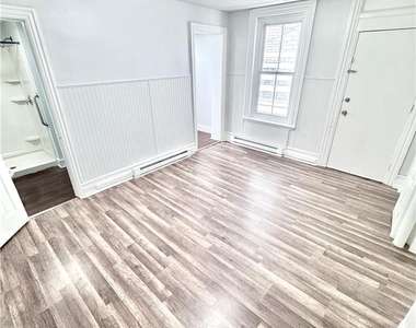918 W Turner Street - Photo Thumbnail 6